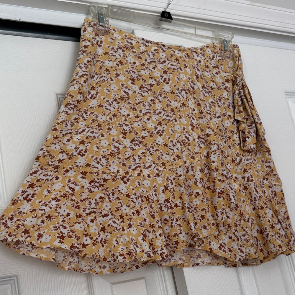 Abercrombie & Fitch Floral butter Yellow faux wrap mini skirt